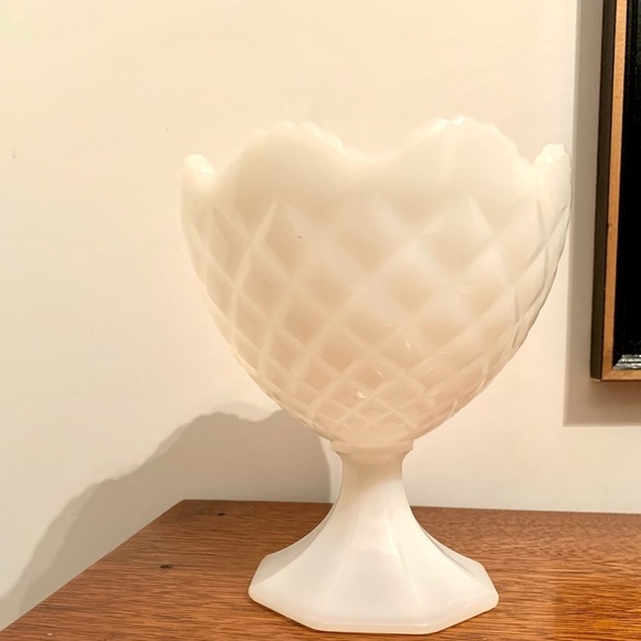 Vintage NAPCO 1184 Milk Glass Footed Compote Bowl Pedestal Dish - Picture 2 of 4